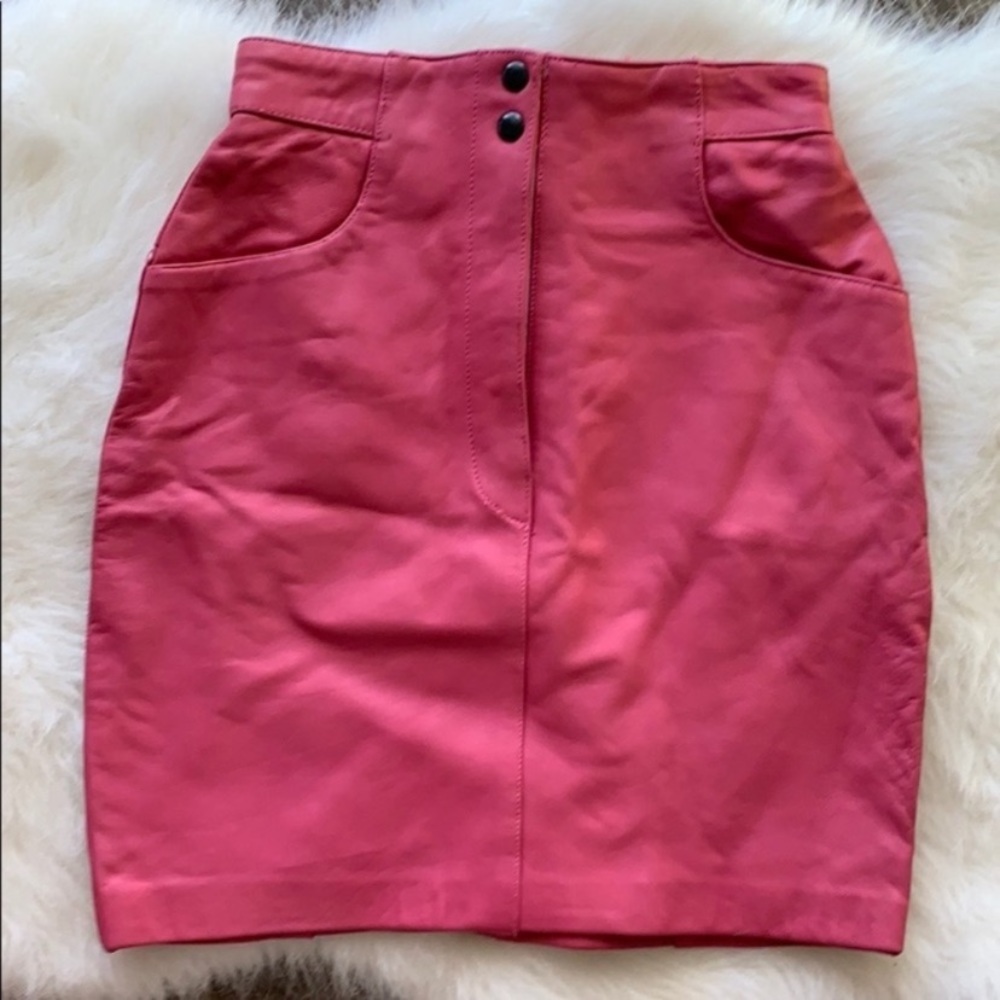 Vintage Escapade | high waisted pink leather mini skirt